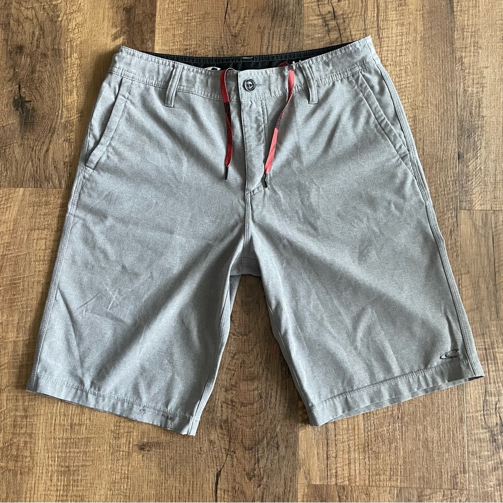 O’Neill Men’s Hyperdry Hybrid light grey shorts with mesh pockets Size 30